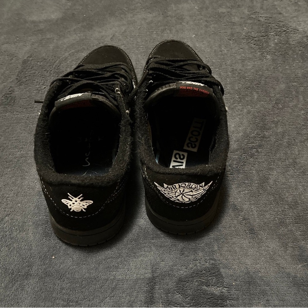 Travis scott black phantom like new i can to lowest ill go is 240$